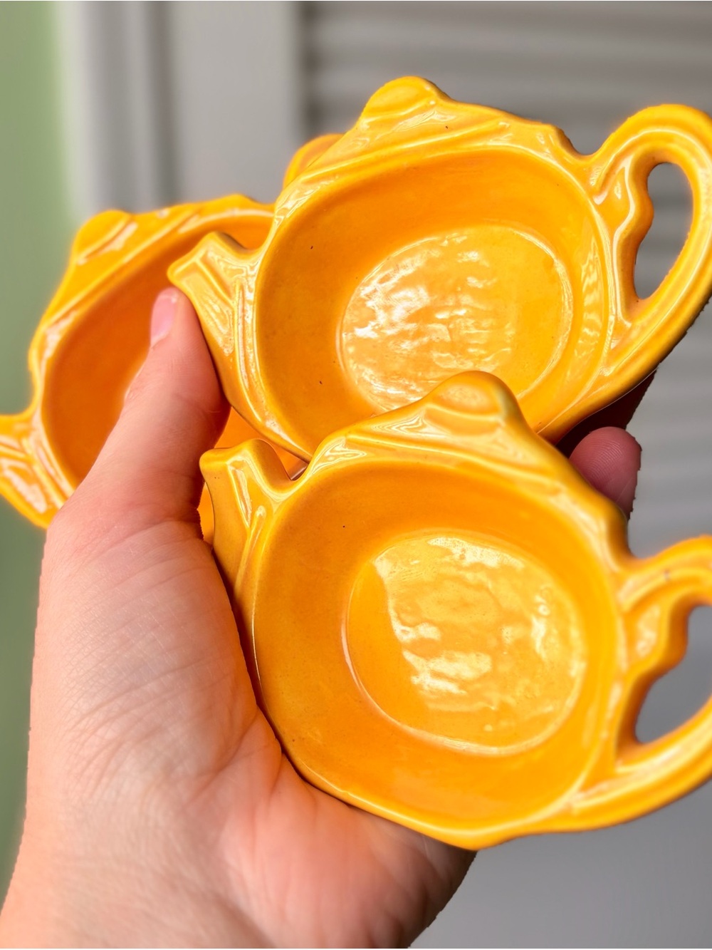 Bright Yellow Ceramic Teapot-Shaped Teabag Holders Kitchenware - Set of 3 - Picture 2 of 9